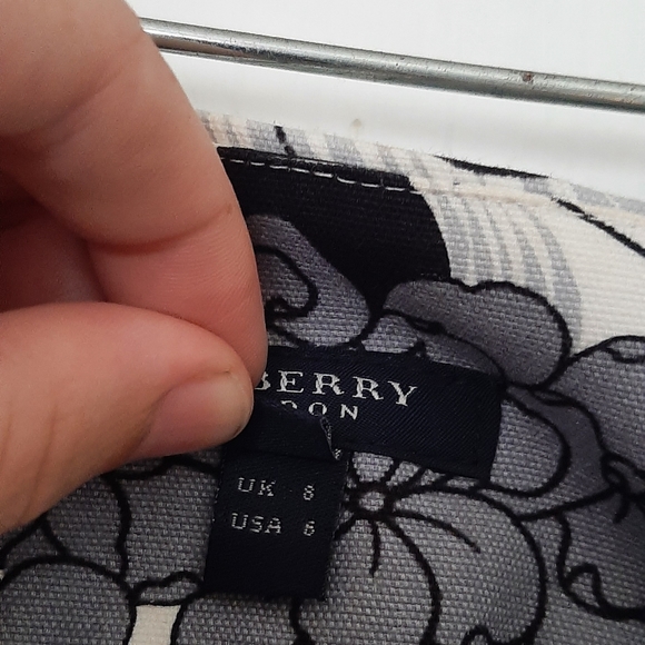 Burberry mini skirt, UK size 8/US size 6 - Picture 5 of 6